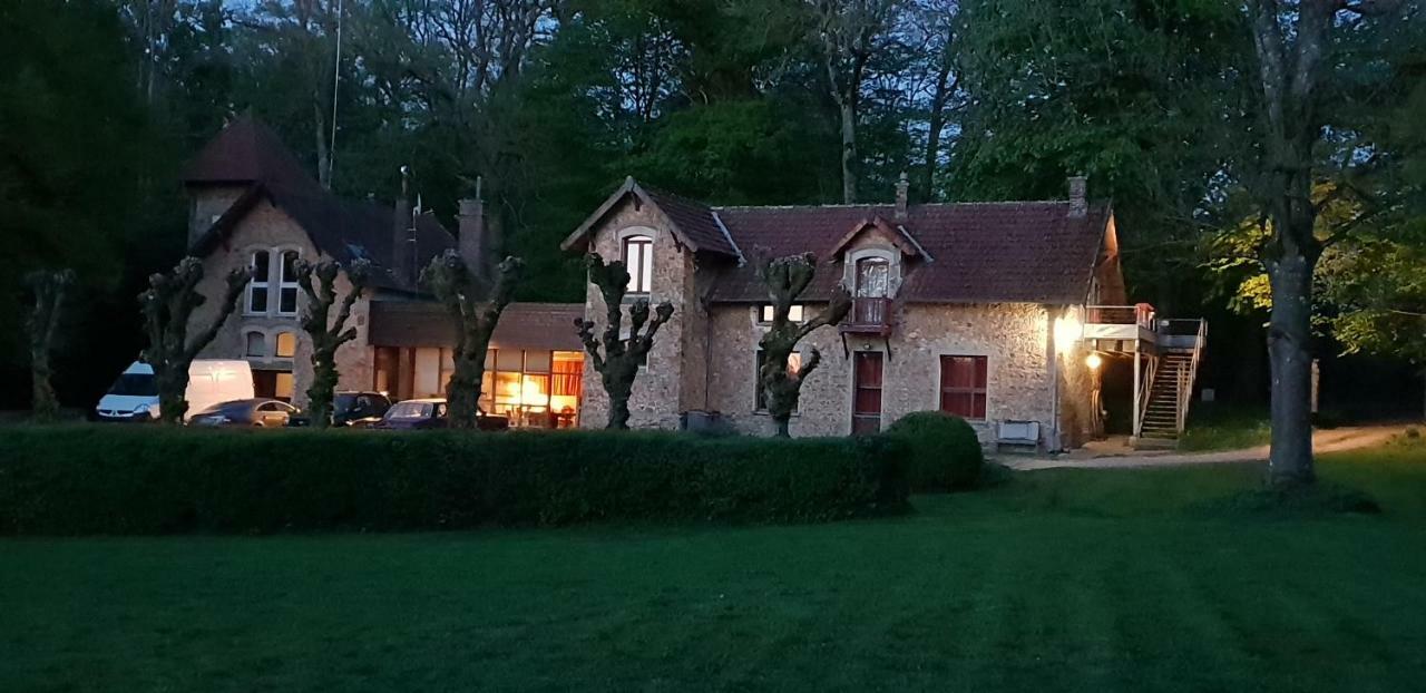Gite Dans Un Domaine Historique 谢夫勒斯 外观 照片